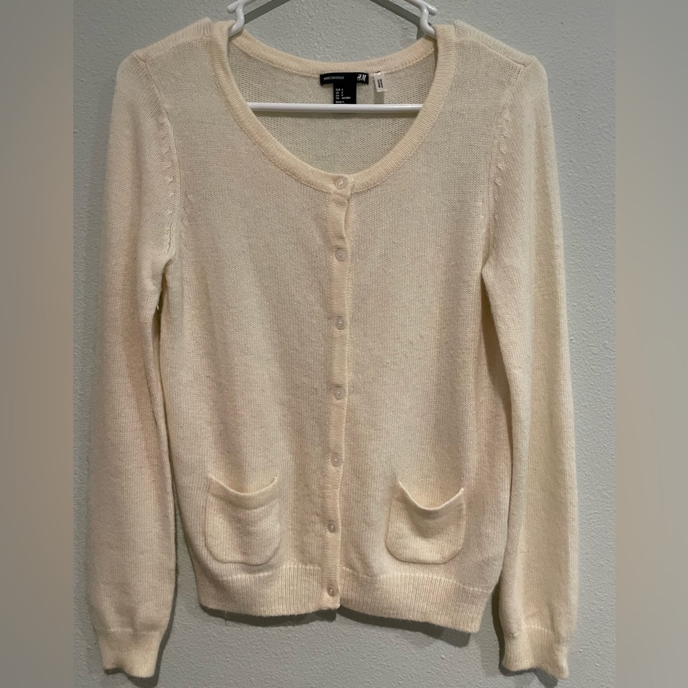 Cream H&M Basic button down sweater. Size S